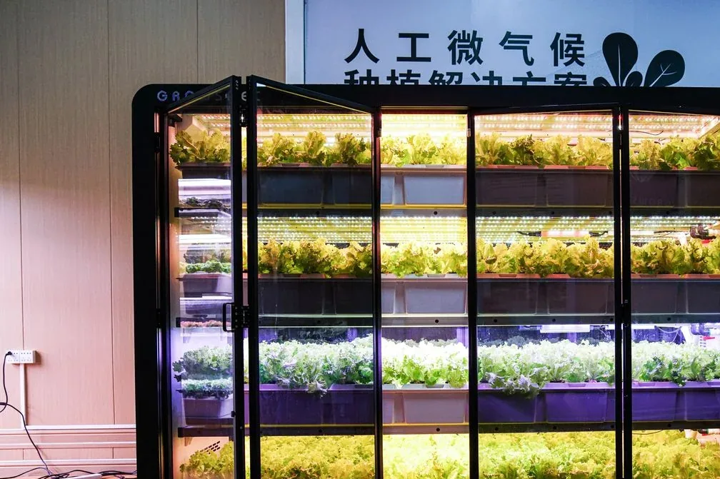 FarmCube Ultra compact aeroponic research chamber for controlled crop trials detail view