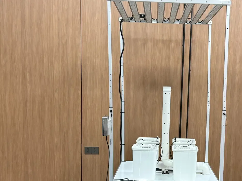 Pegma Omni-4 full structure with LED canopy aeroponic modules base frame and pump system detail view