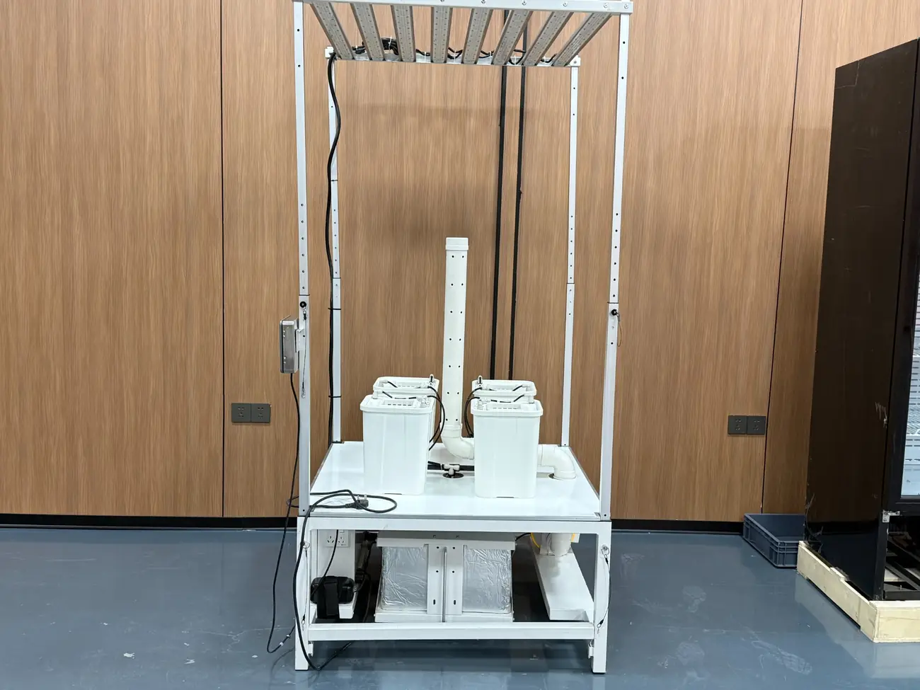 Pegma Omni-4 full structure with LED canopy aeroponic modules base frame and pump system